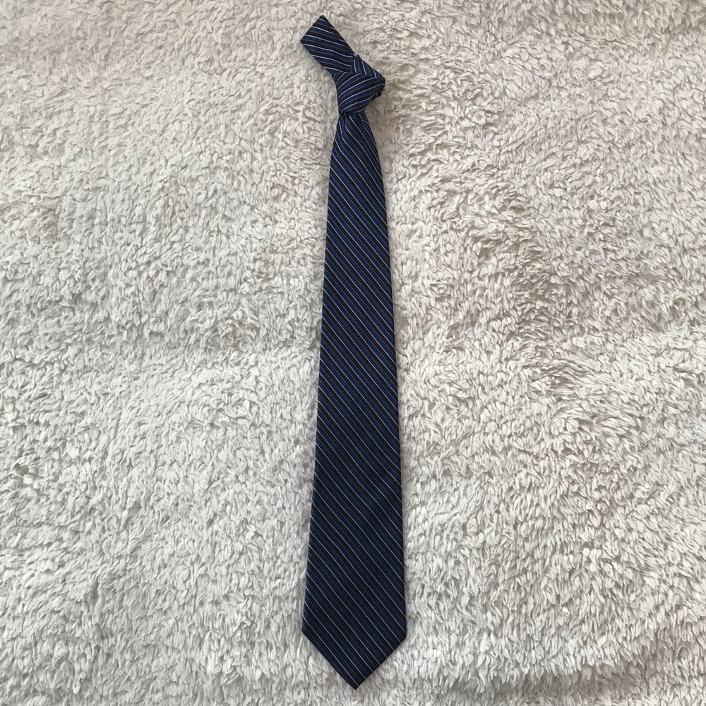 Jos A Bank Silk Blue & Black Diagonal Striped Tie